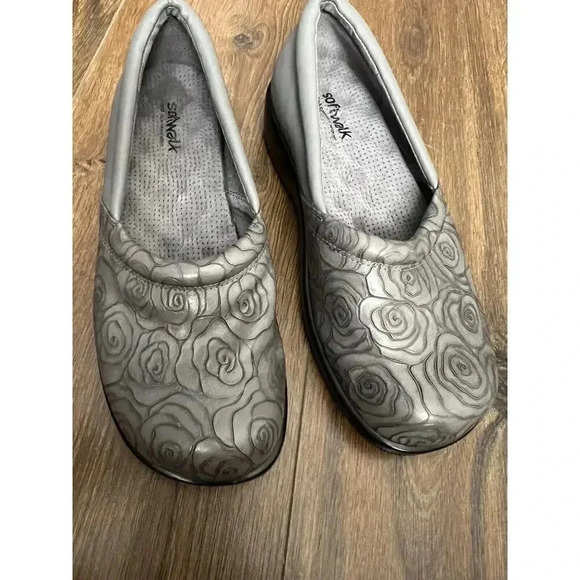 Women's Gray SoftWalk Low Adorable Clogs Size 7.5W - Picture 2 of 5